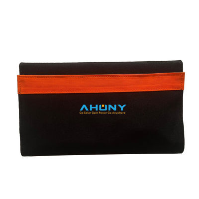 เครื่องชาร์จแผ่นพลังแสงอาทิตย์แบบพับได้พกพา 28W กันน้ําด้วย 2 สาย USB